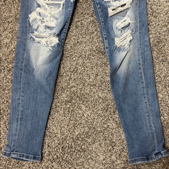 Distressed KanCan Jeans - Picture 4 of 6